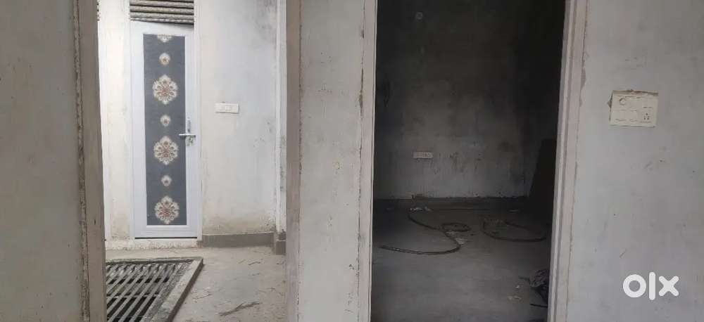 3 floor house for sell , KDA  APPROVED , BUILT IN 2003.