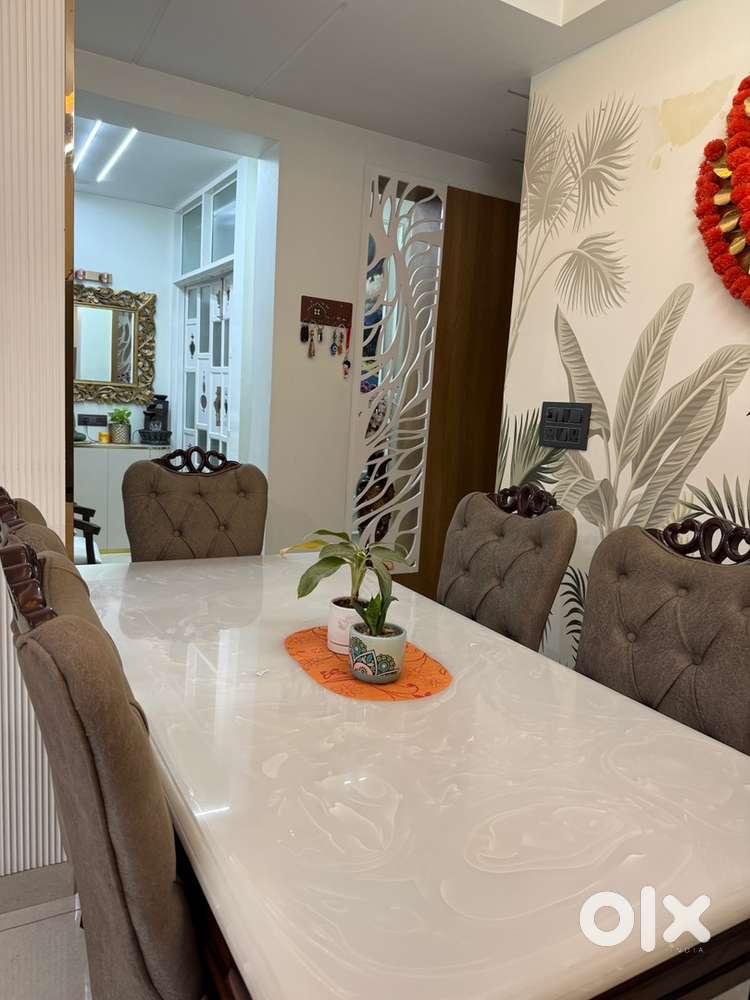 Royal Maharaja Onex Top Dining table for 6(just 1 yr old)