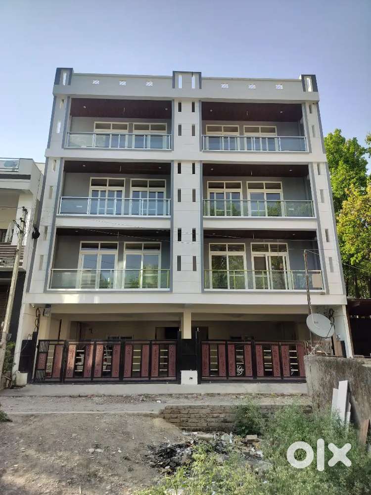 3BHK Flat (Semi-furnished)