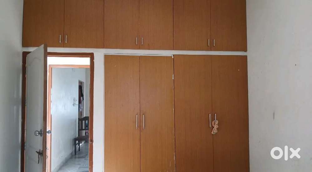 FEMALE ROOMMATE REQUIRED