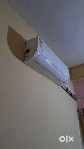 LIKE NEW LG AC - 1 TON