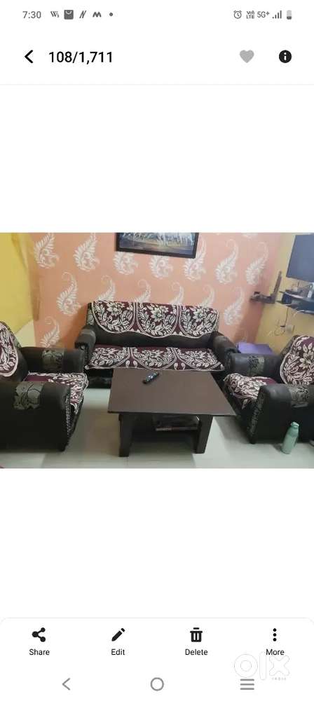 Beautiful sofa set 5year oldb