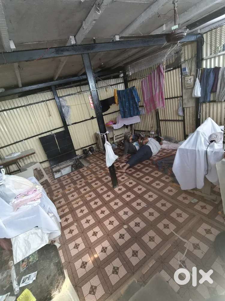 Kaarkhane Ki Jagah Bade Per Dena Hai
