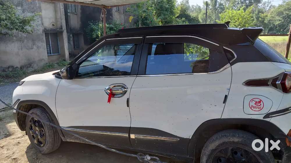 Signal  hand celi hai gadi me ek bi kam nhi hai