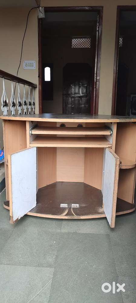 Computer table