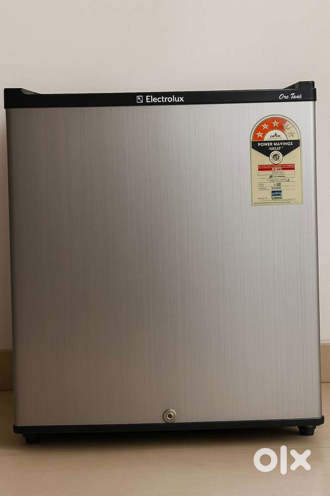 Mini fridge - almost NEW - Rs 3800/- ( negotiable)