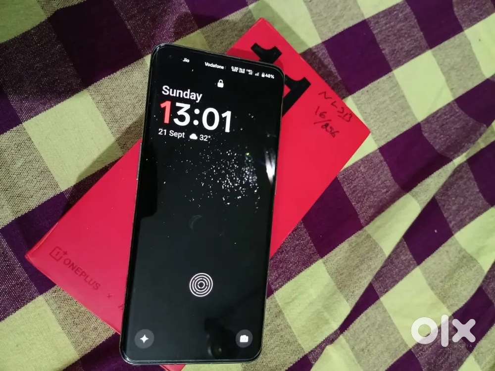 One plus 11 full kit neat condition 16 256