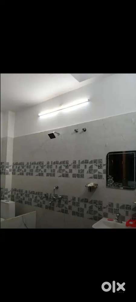 Kisi girl ko room partner bnna ho to massage kro room indpendent h