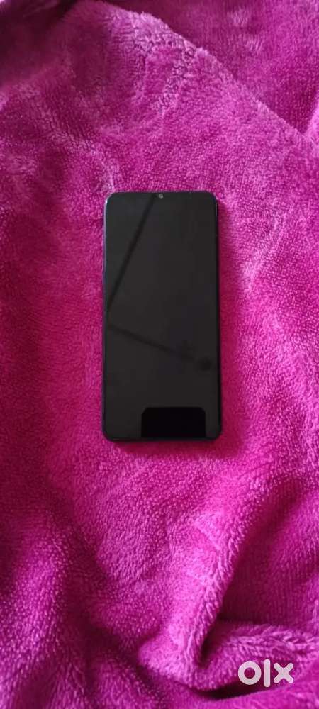 Realme 5 phone  hai kandesan me hai