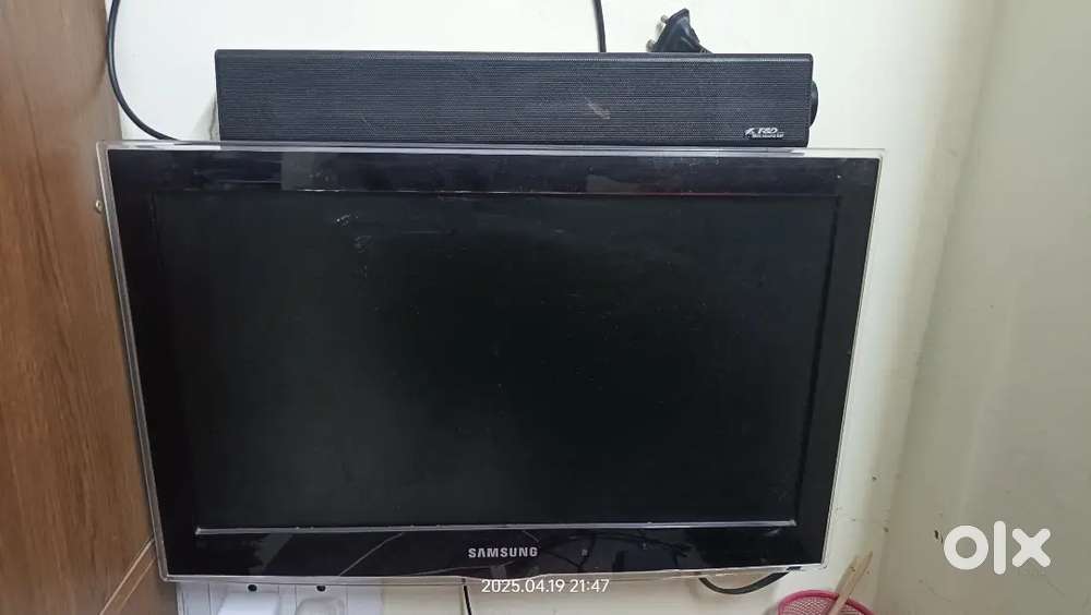 Samsung SLIM TV along with (FREE FREE FREE)  F&D SPEAKER