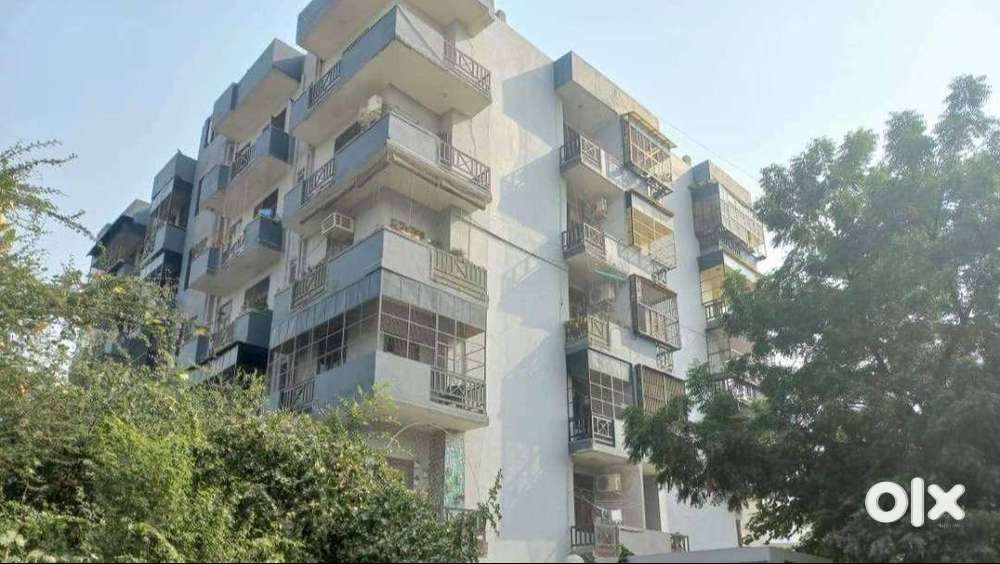 3BHK Semi Furnished Flat For Ren Near Nehar Circle, AIIMS Road