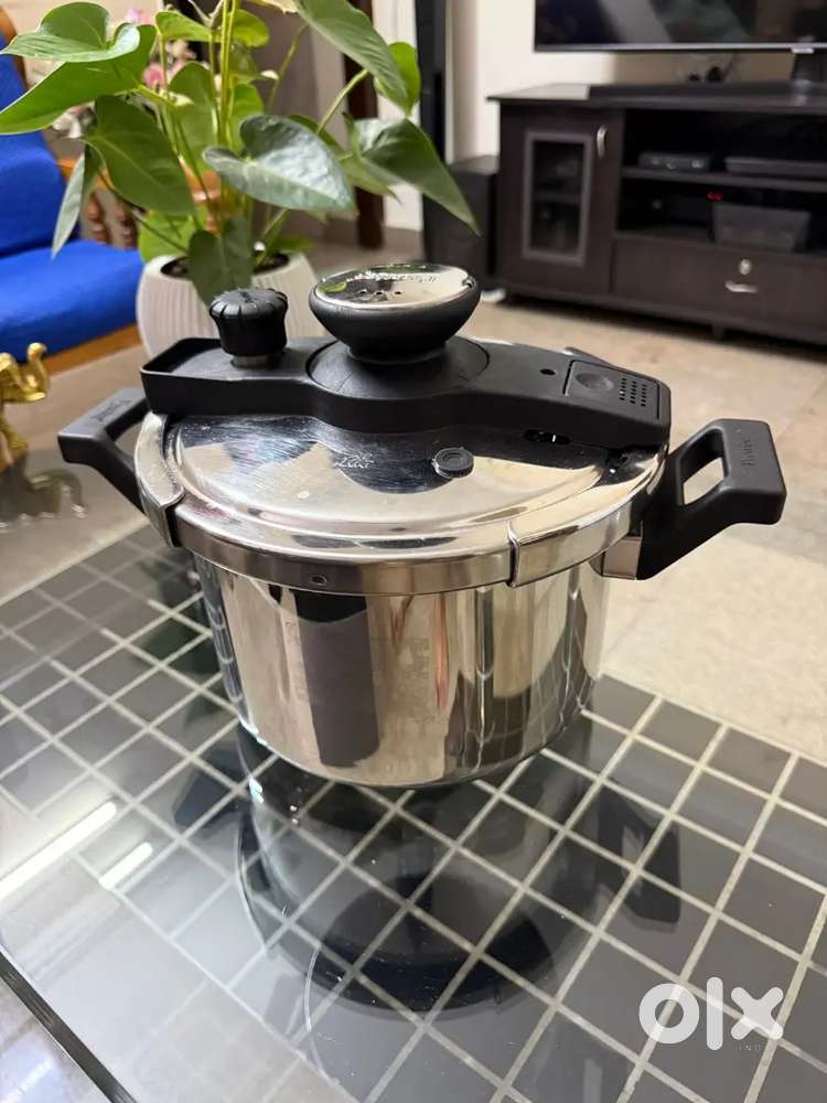 Prestige Stainless Steel 5 litre Clip On Cooker.