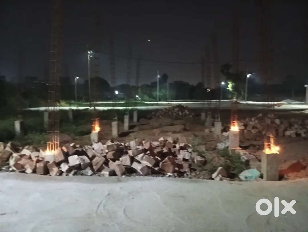 Plot sel karna hai girwai pe