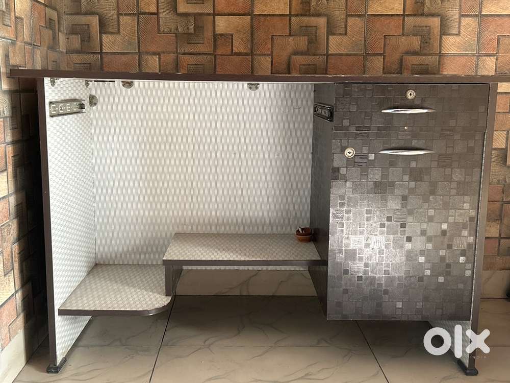 Wooden computer table