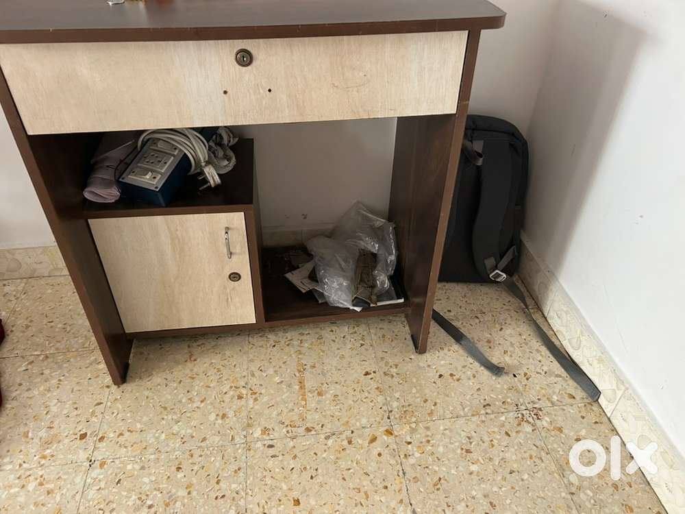 Computer table
