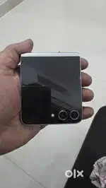 Flip 5 brand new condition minor dot on screen