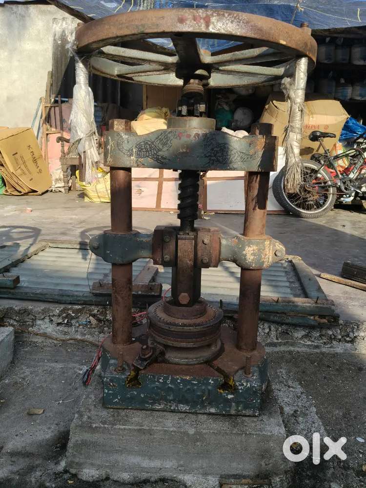Paper Plate Making Machinery.