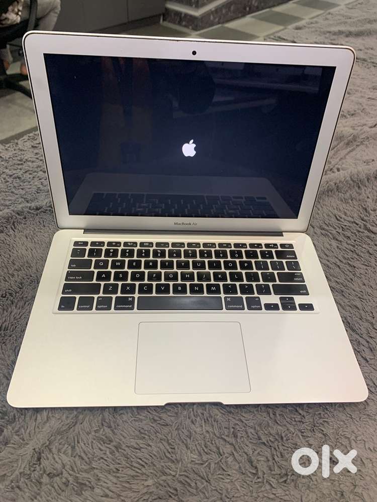 Macbook Air A1466 13inch  2015  Core i5  8GB  128GB  Good workin