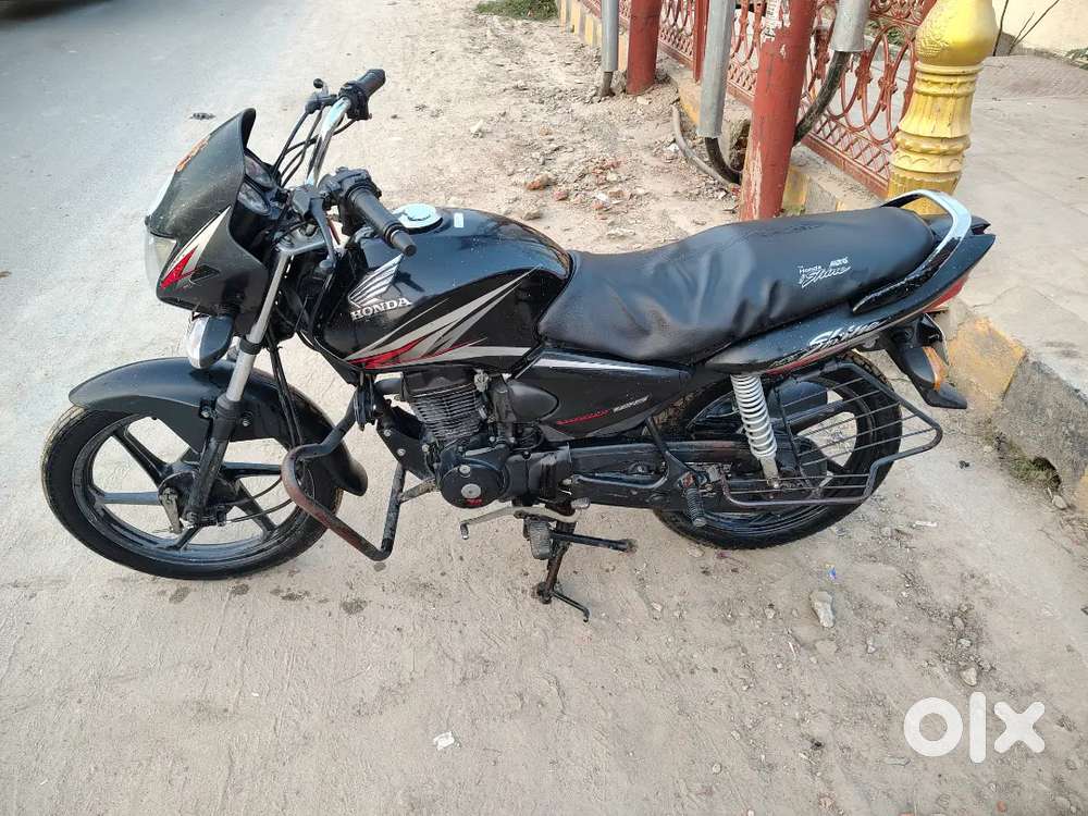 Honda shine बहुत ही बढ़िया कंडीशन में सेल्फ स्टार्ट के साथ कोई काम नही
