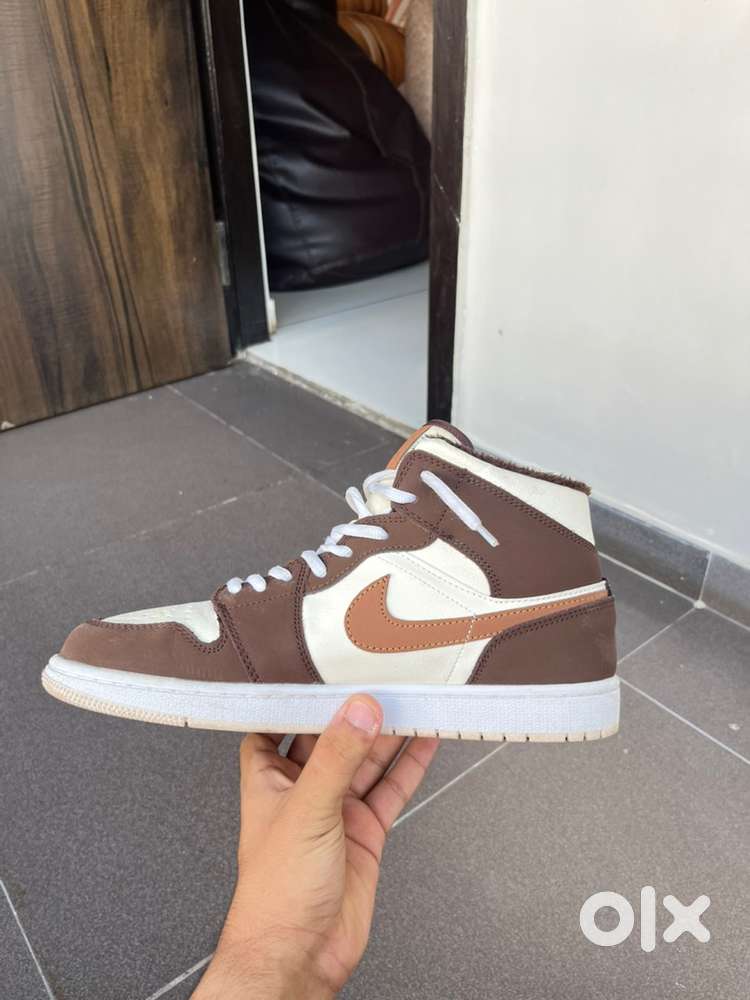 NIKE JORDANS RETRO HIGH UK8-9