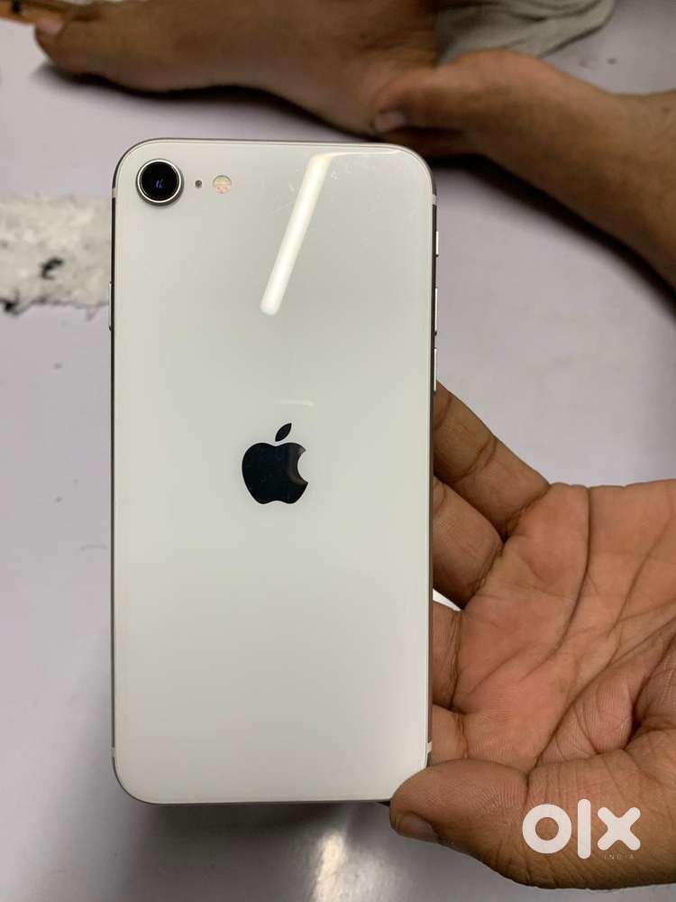 I sell my i phone se 2gen with letest updat ios26 charger with 2covers