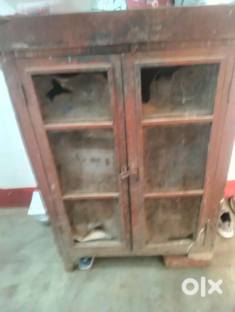 Meat case in old condition