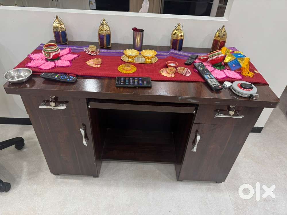 Computer table