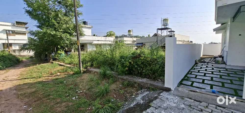 KAKKANAD THEVAKKAL 5 CENT HOUSE PLOT FOR SALE.