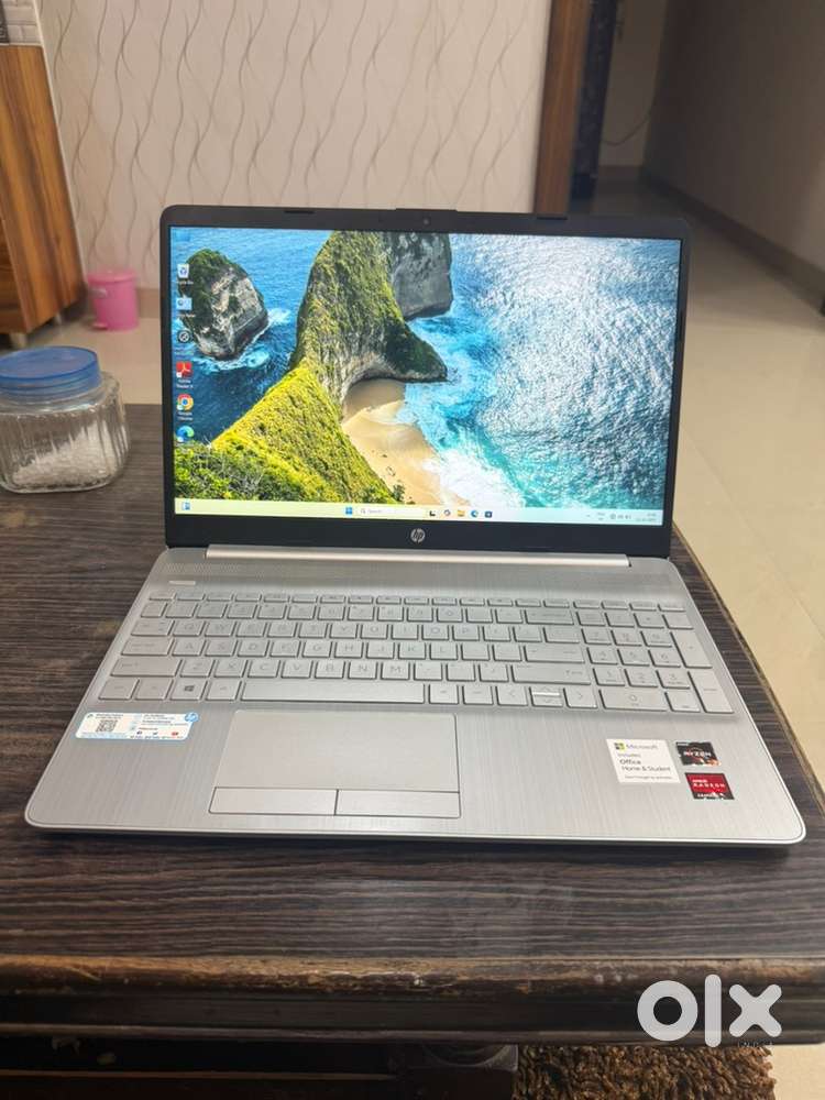 HP 15s AMD Ryzen 3 new condition without use one year old