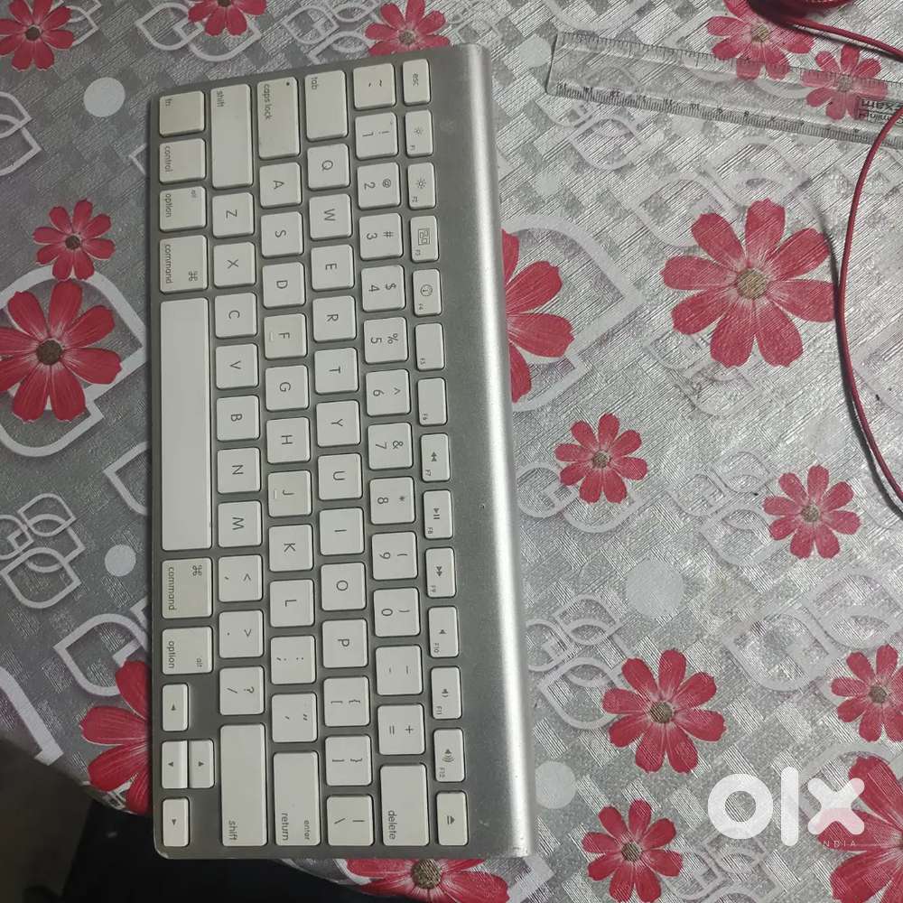 Apple magic wireless keyboard bluetooth keyboard good working conditio
