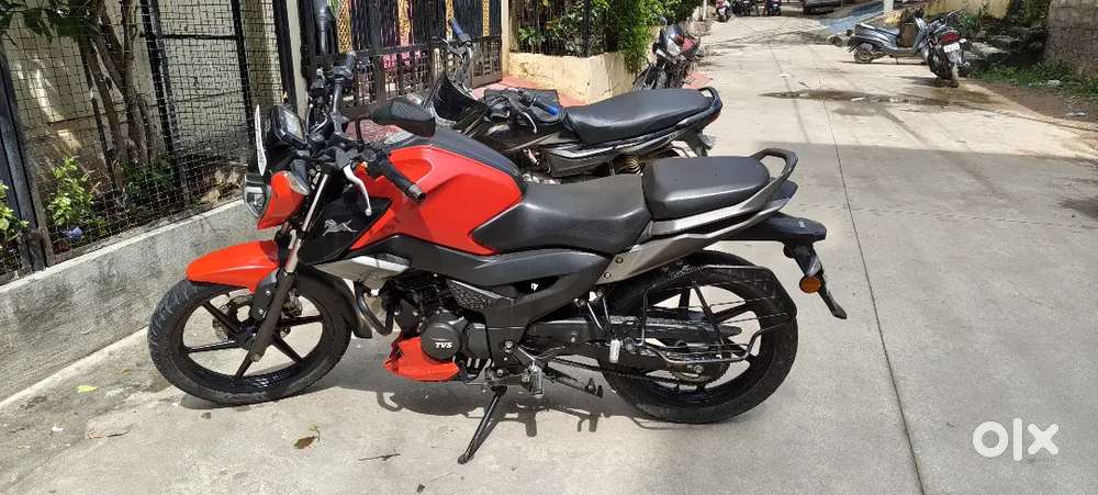 Raider 125 red colour