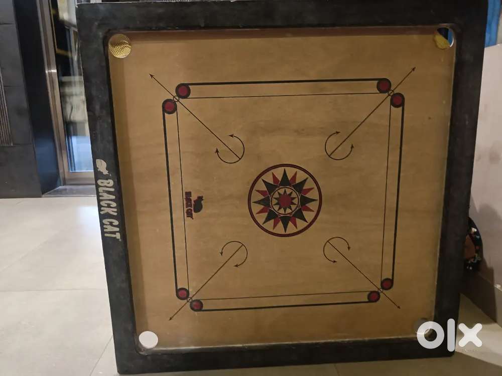 Carrom board
