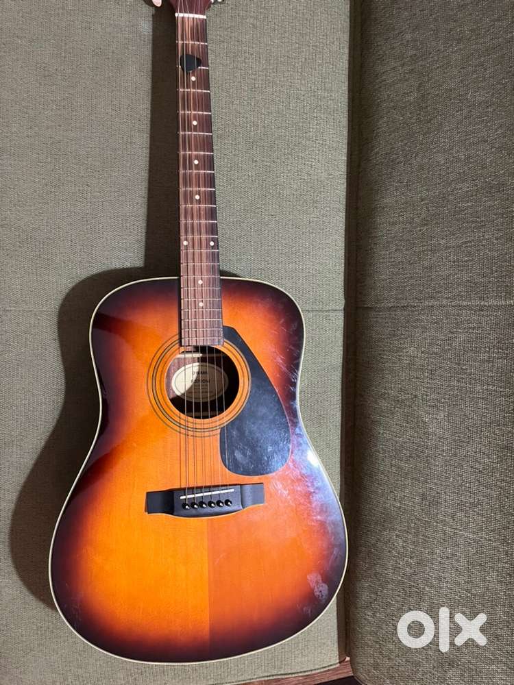 Yamaha F370 acoustic guitar for sale