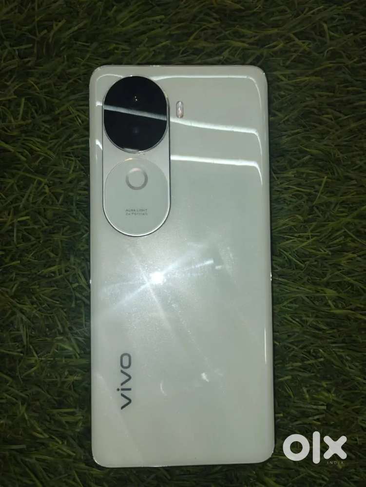 VIVO V40E brand new condition 8 months old phone 8/128