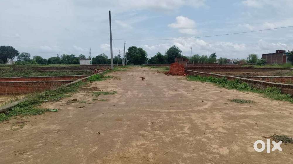 Royal Academy ke samne plot lijiye highway se 300 MTR only kabza turnt