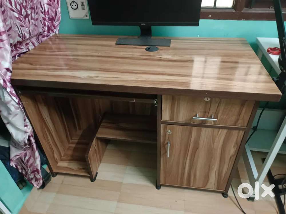 NEW COMPUTER TABLE FOR SALE