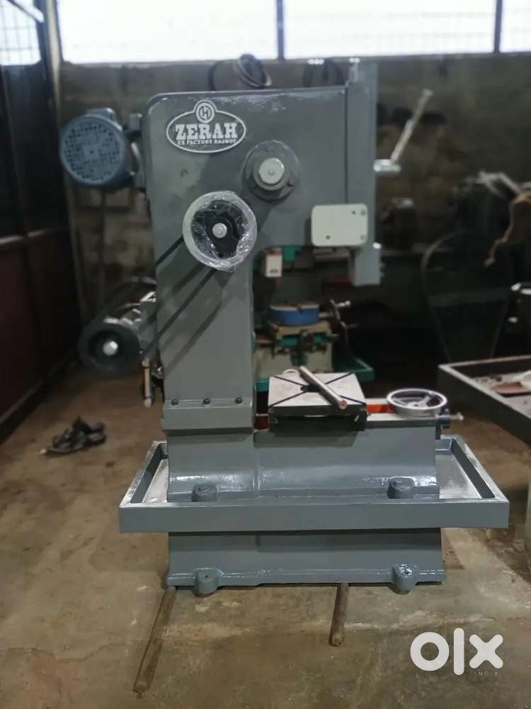 Slotting machine key slotting