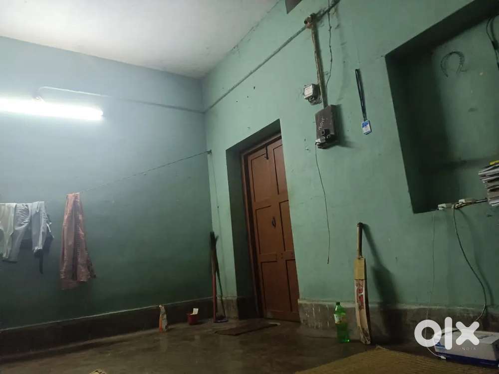 Only students ( graduation and pg students) , sharing room