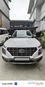 Hyundai Venue 2020 Petrol 49000 Km Driven..well maintained SUV.