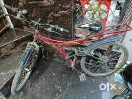 Good condition Hero Ranger cycle with gear