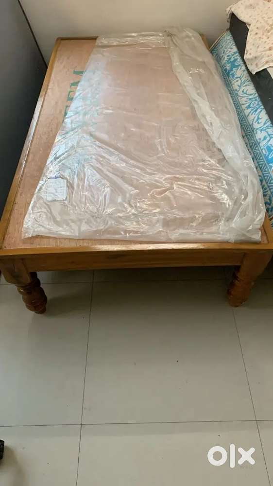 Single bed 6 months old