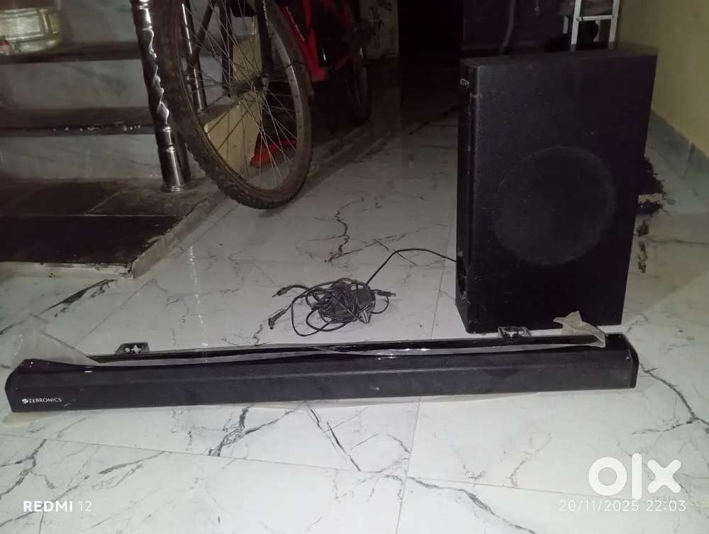 New speaker-loafer set with remote control and Bluetooth device