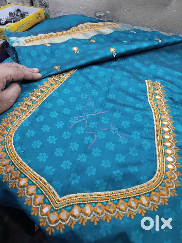 Iam doing blouse machine embroidery