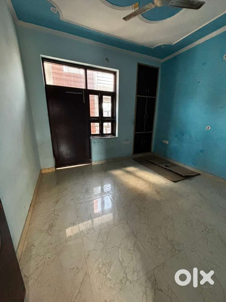 2 BHK independent floor, two side open