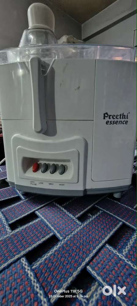 PHILIPS CD PLAYER AND PREETHI JUICER COMBO