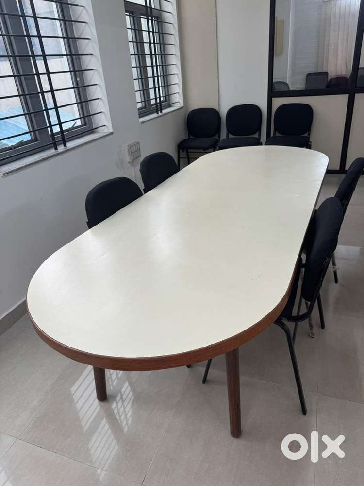 Oval conference/dining table