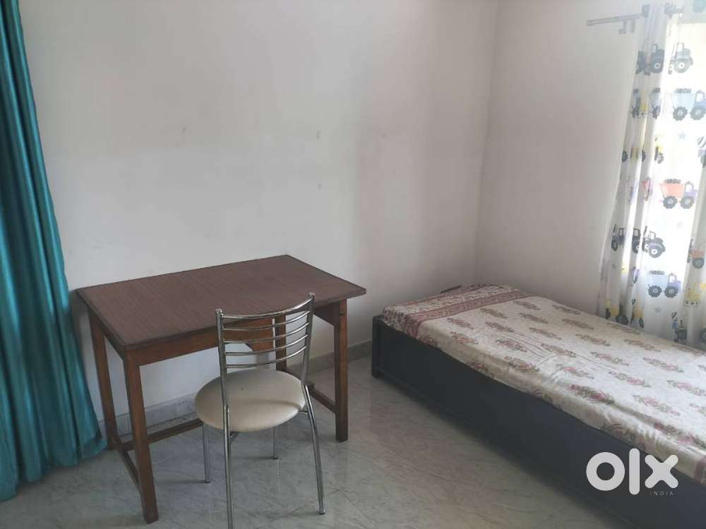 SINGLE ROOM FOR GIRLS PG STUDENTS & WORKING GIRLS @TORAJAN JORHAT