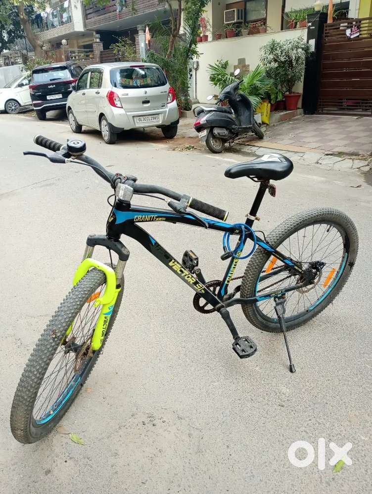 Bicycle with glossy blue and neon green shade with black body
