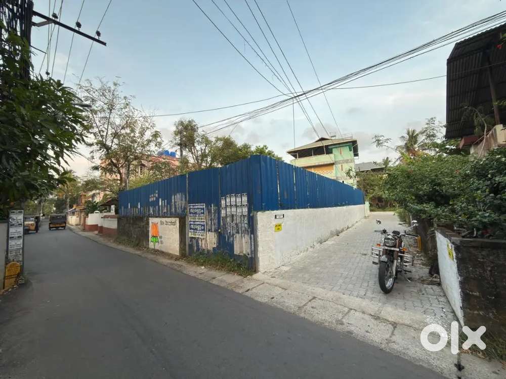 6.92 cent prime residential/ commercial land for sale in Vyttila