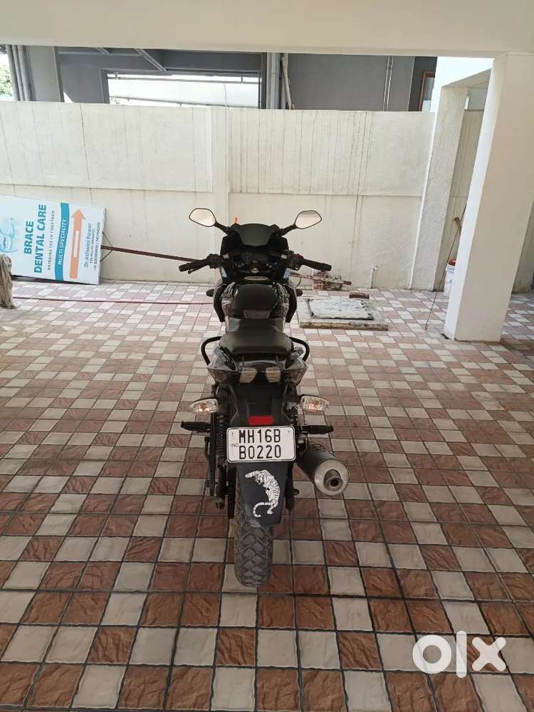 Bajaj Pulsar 220SF